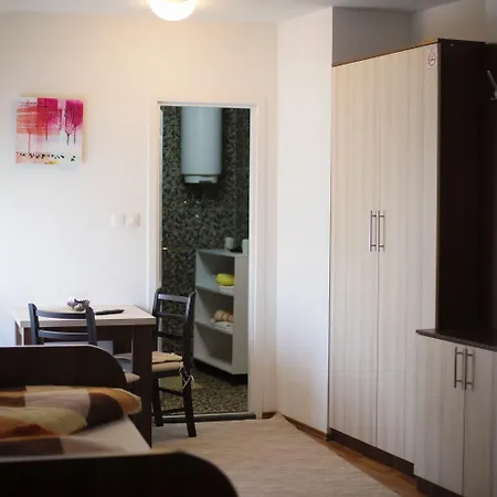 Pansion Infinity Πανσιόν Μόσταρ